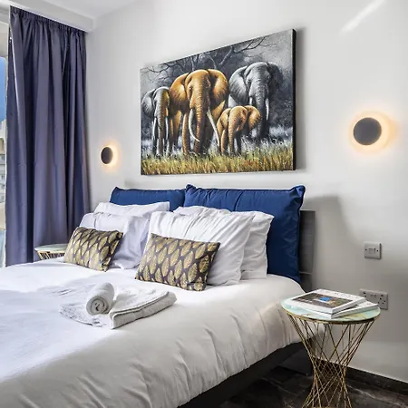 Spinola Deluxe, Stjulians * San Ġiljan