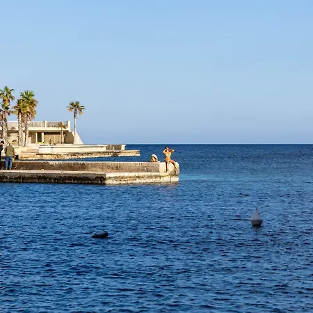 Spinola Deluxe, Stjulians * San Ġiljan