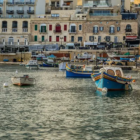 Spinola Deluxe, Stjulians *