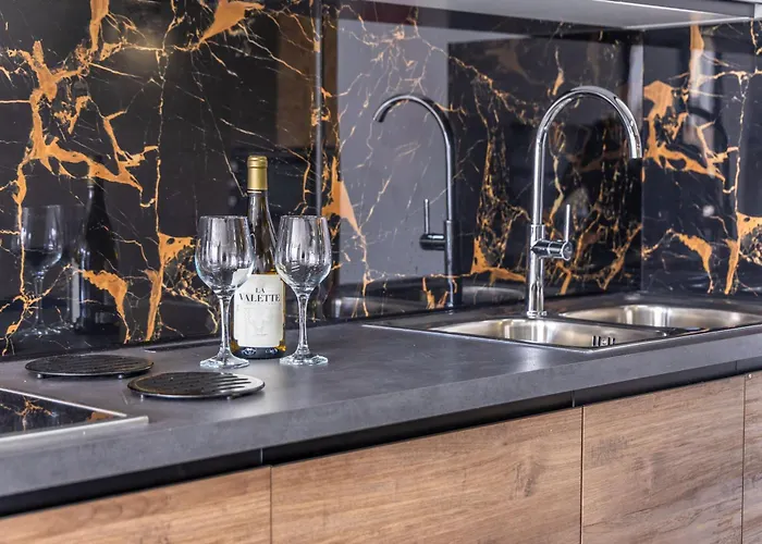 Spinola Deluxe, Stjulians Saint Julian's