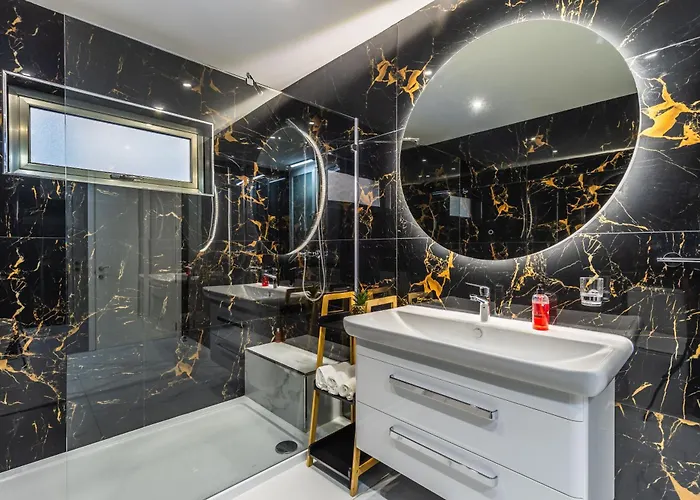 Spinola Deluxe, Stjulians *