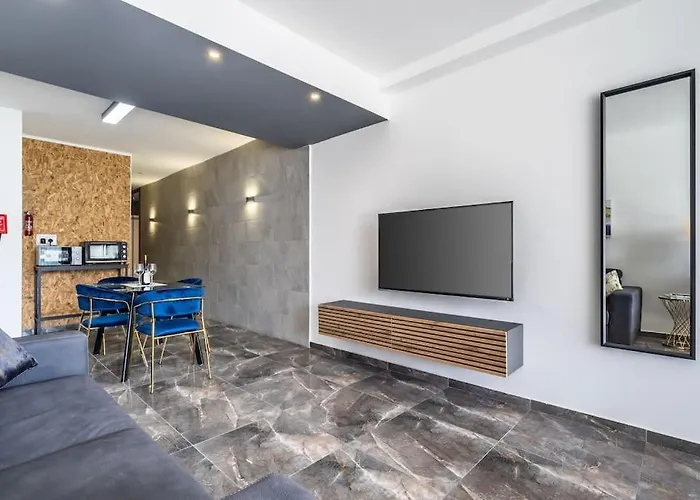 Spinola Deluxe, Stjulians 아파트 *